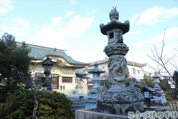 金津神社謎の灯籠