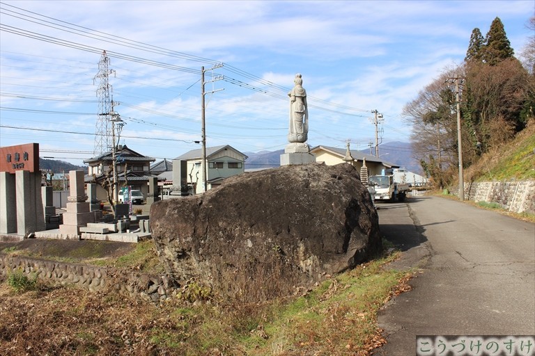 片瀬の大岩
