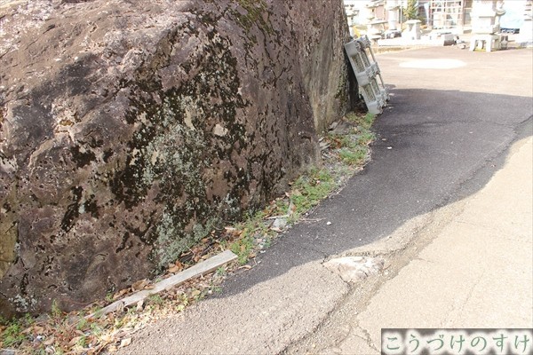 片瀬の大岩