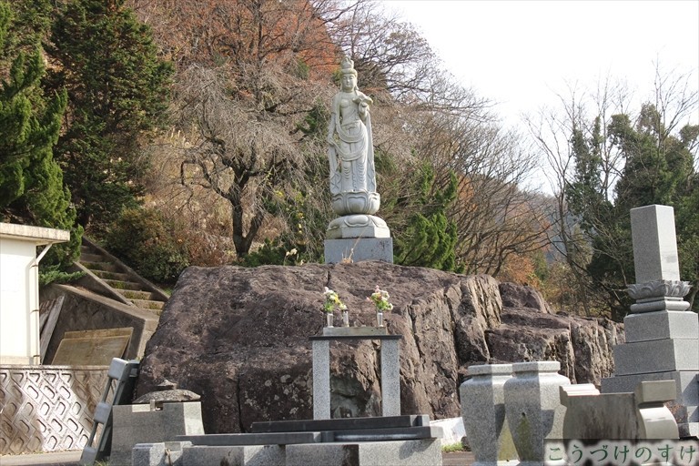 片瀬の大岩